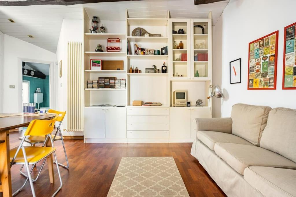 Lovely One-Bedroom Attic In An Ancient Village Bolonia Exterior foto